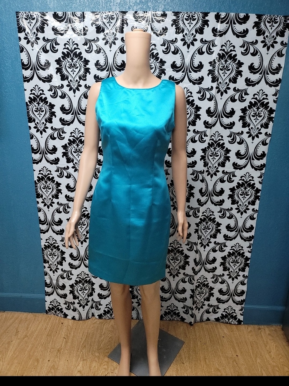 Classic Sleeveless Mini Dress in Teal